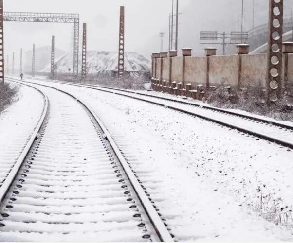 冬天已到，雨雪天氣增多，應(yīng)該怎么做才能防止凈化板發(fā)潮？